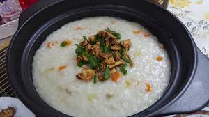 Buat minyak bawang dengan cara panaskan minyak goreng, masukkan bawang putih yang sudah dihaluskan. Cara Cara Buat Bubur Nasi Istimewa Guna Nasi Impit Segera Mudah Sedap Jimat