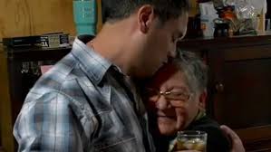 Despertó tras el parto y le dijeron que su bebé había muerto: casi 40 años  más tarde descubrió la verdad