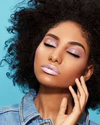 Kicking off the week with our NEW Holographic Lip Gloss launch! Three  dimensions of shimmer and shine are packed into these hi-pigment glosses.  Pick yours up soon