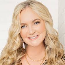 Traci Mallory's Instagram, Twitter & Facebook