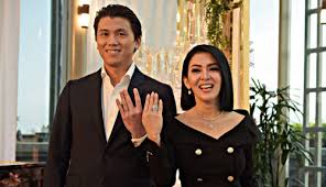 Reino bisa dibilang setengah jepang dan setengah indonesia. Pasangan Tajir Berapa Total Harta Syahrini Reino Barack Jika Digabungkan