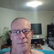 5 سنوات أعزب ألست صيدًا جيدًا؟ \n