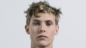 Handsome as hell, but doesn't try too hard to be that way. Bedhead Hairstyle For Men How To Get It British Gq British Gq