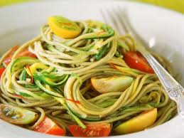 Ideal sind früchte mit einem hohen wasseranteil, wie etwa pfirsiche. Kochbuch Sommerpasta Frische Rezepte Fur Heisse Tage Eat Smarter