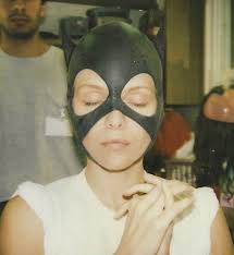 Michelle pfeiffer from batman returns (1992) the scene where selina kyle transforms into catwoman. 1991 Michelle Pfeiffer Trying On Her Catwoman Mask For The Movie Batman Returns Oldschoolcool