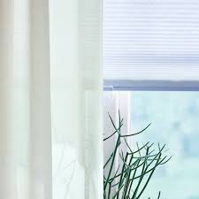 The magic of cellular honeycomb shades is in their specially engineered honeycomb shape, a unique construction that traps air and creates a layer of insulation between the window and a room's inside temperature. Hoppvals Cellular Blind White 34x64 Ikea