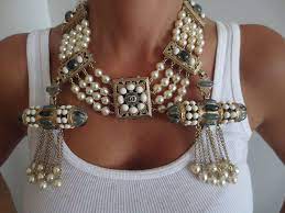9000 Nwt Chanel Paris Dubai Runway Massive Cc Logo Gripoix Pearl Necklace Chanel Paris Gripoix Chanel Dubai