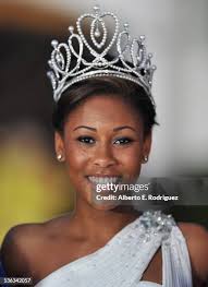 Rose Queen Drew Washington and her court