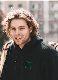 5 seconds of summer star luke hemmings announced that he is engaged to girlfriend sierra deaton in an instagram post on tuesday, june 8. Andrea On Twitter 5sos Luke Luke Hemmings Jungs