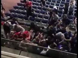 „extrem gewalttätig ging es zu, als hooligans am stadion einen angriff starteten. Schalke 04 Vs Eintracht Frankfurt Football Fans Trouble Youtube