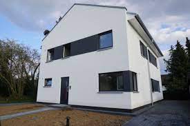 Wohnung zur miete in niederkassel uckendorf · 2 zimmer · wohnung · baujahr 2017 · neubau · keller · balkon · barrierefrei · fahrstuhl das hier entstandene zeitlose neubauprojekt, bestehend aus zwei modernen gebäudeteilen, umfasst insgesamt 52 wohneinheiten in den oberen stockwerken sowie einzelhandelsflächen im erdgeschoss. 3 Zimmer Wohnung Zu Vermieten Gallierstrasse 16 53859 Niederkassel Rhein Sieg Kreis Mapio Net