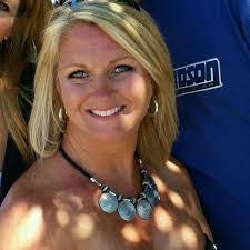 Leslie Herndon's Instagram, Twitter & Facebook