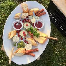 An occasion when you have an informal meal of sandwiches, etc. Picnic Picknick Korbe Am Tempelhofer Feld Berlin Creme Guides