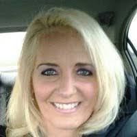 Tara English's Instagram, Twitter & Facebook