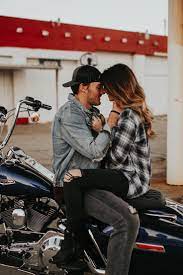 Notitle Motorrad Fotografie Motorrad Motorrad Lustig Motorrad Bilder Motorrad Motorcycle Couple Motorcycle Photography Motorcycle Couple Pictures