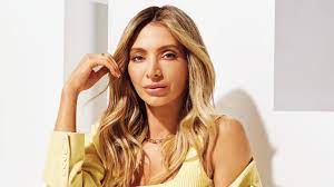 Hence, she has lived in australia all her life. Q6tttobkisqmpm