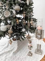 Of course, the special family lots of pretty , shiny metallic ornaments and a good number of one special ornament can create a subtle themed tree. 25 Best Christmas Tree Decorating Ideas To Try Out