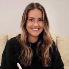 Ashlyn Knight's Instagram, Twitter & Facebook