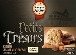 Petits Tresors Noisettes Caramel Au Beurre Sale Sur Un Lit De Chocolat Au Lait Food Beef Cheese
