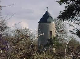 Moulin De La Landronniere Becon Les Granits Maine Et Loire Inscrit Au Titre Des Monuments Historiques En 1975 En 2020 Maine Et Loire Le Moulin Moulin A Vent