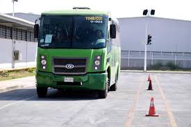 Dan beca de 10 mil pesos para conductoras de transporte