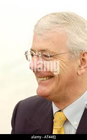 L'ancien premier ministre conservateur John Major lors de la signature de  son livre « John Major l'Autobiography » à Hatchards à Piccadilly, Londres  Photo Stock