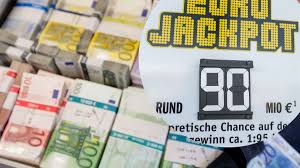 Erzählen sie ihrem lebenspartner oder ehepartner, dass sie ein lottogewinner sind, aber seien sie ansonsten sparsam damit. Lotto Spieler Gewinnt 90 Millionen Euro Und Meldet Sich Nicht Nrw