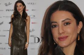 Kivanc tatlitug was born on october 27, 1983 in adana, turkey. Kivanc Tatlitug Esi Basak Dizer Ile Annesi Nurten Tatlitug Arasindaki Buzlari Eritecek Fiskos Haberleri