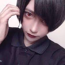 秋のダークメイク 男装メイク ヴァンパイア メイク ハロウィンメイク 簡単