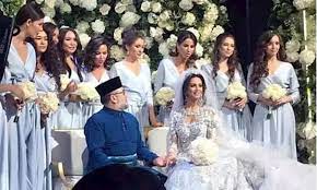 The king abdicated on sunday, making him the country's first ever monarch to do so. Former Miss Moscow 25 Marries Malaysia S King Muhammad V 49