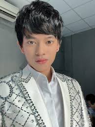 Hot boy kẹo kéo' thi Vietnam Idol Bùi Vĩnh Phúc thừa nhận 'hết thời'