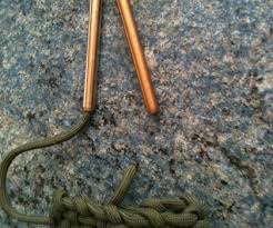 The left strand should go beneath the right string and pass over the first loop, underneath the second one, and over the third loop.make sure your cord looks like a number 8 with a little diamond on its center. Paracord Basics Knots And Tips Instructables