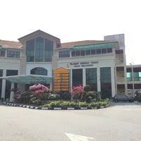 Pejabat pertanian daerah hulu selangor, pusat latihan pertanian kalumpang, 44100 kerling, kuala kubu baharu pegawai pertanian daerah(g 44) ahmad luthfi bin ismail penolong pegawai pertanian (g27) shafiee bin mohd ikhwan (pengembangan) kosong. Pejabat Daerah Tanah Hulu Selangor Kantor