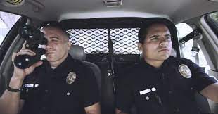 It stars jake gyllenhaal and michael peña as brian taylor and mike zavala, two los angeles police department officers who work in south los angeles. Bild Von End Of Watch Bild 9 Auf 20 Filmstarts De