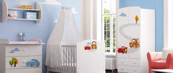 Alt kısımda ince çekmeceleri bulunan ve genel olarak hafif ve zarif tasarıma sahip bu tarz bir beşik daha minimal bir dekorasyon için uygun olabilir. 18 Sirin Mi Sirin Bebek Odasi Modelleri Ev Dekorasyonu