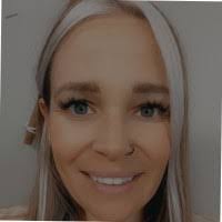 Elaine Ostrowski's Instagram, Twitter & Facebook