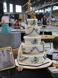 Ossas 07 Grand National Wedding Cake Competition Decorated By Lori Cossou She Wedding Cake Buttercream Rustic Cake Competition Luxury Wedding Cake Design