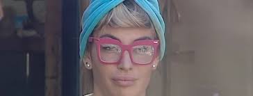 Cristiano malgiolgio adora essere alla moda,ma indossa gli occhiali non per motivi futili (screenshot). L Imitazione Di Cristiano Malgioglio Grande Fratello Vip 2 Gfvip