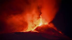 Etna este o destinaţie turistică foarte (video) recomandări de la mircea, fără spoilere: Curiozitati Despre Etna Cel Mai Activ Vulcan Al Europei Muntele Aluneca In Mare An De An Video