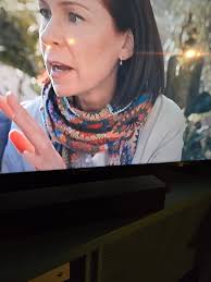 What is the style of Elsbeth's crochet scarf?