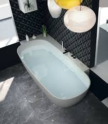 Nei bagni piccoli o in quelli con piante difficili, una vasca di dimensioni contenute fa la differenza: 15 Vasche Da Bagno Piccole Foto Living Corriere Idee Vasca Da Bagno Vasca Da Bagno Vasche Piccole