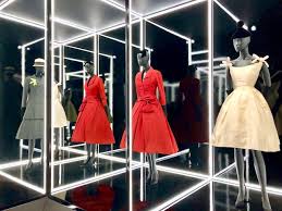 Visualizza altre idee su abito dior, dior, abiti. Dior Prorogata La Mostra 2019 Al V A Museum Di Londra
