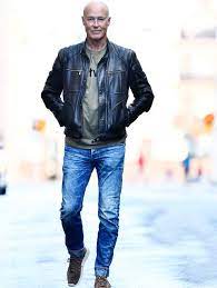 För den breda publiken är han mest känd som galningen i det kultförklarade inslaget tillfälligt avbrott i lorry. Stefan Sauk Actor Stockholm Crew United