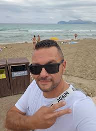 Let's welcome our new members! Laura Wood, Mikhail Dymant, Niki Farrell,  Manuela Kunst, Marion Hü, Marta Almeida Cortiço, Claire Kitchen, Claire  Thompson, Fernand Ijszenga, Pete Dunn, Carmen Stotter, Joanne Hobson, Debs  Dave