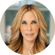 Donna Senter's Instagram, Twitter & Facebook