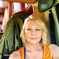 I'm heading to Swadlincote if anyone is around that area and fancies  meeting up ? X