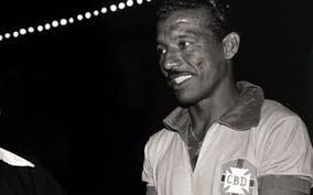 A seleção brasileira de 1950 teve a responsabilidade de representar o país do futebol em seu território pela primeira vez numa copa do mundo, e, infelizmente, ficou para a história o gosto da derrota na final contra o uruguai, por 2×1, episódio que. 98 Anos Do 1Âº Idolo Do Flamengo Blog Do Deni Menezes