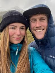 Good morning sailors, I'm a 19 year old engineering student and student  pilot from Italy that loves sailing and flying since a young age. I'm great  listener and proactive crew member. I've