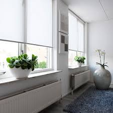 Sonnenschutz am fenster rollo, jalousie oder faltstore. Kassettenrollo In Weiss Sonnenschutz Fur Grosse Fenster Grosse Fenster Sonnenschutz Und Gardinen Modern