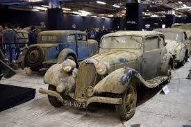 Aging Beauties Classic Cars That Were Found In A Barn In Rural France Classic Cars Abandoned Cars Antique Cars